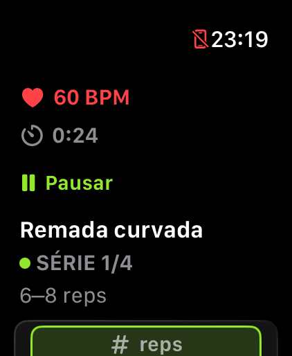 Treino de remada curvada em andamento no Apple Watch com frequência cardíaca ao vivo, tempo decorrido e série 1 de 4